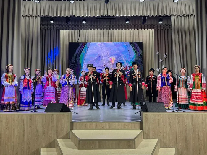 «ПОД НЕБОМ ПОБЕДНОГО МАЯ»
