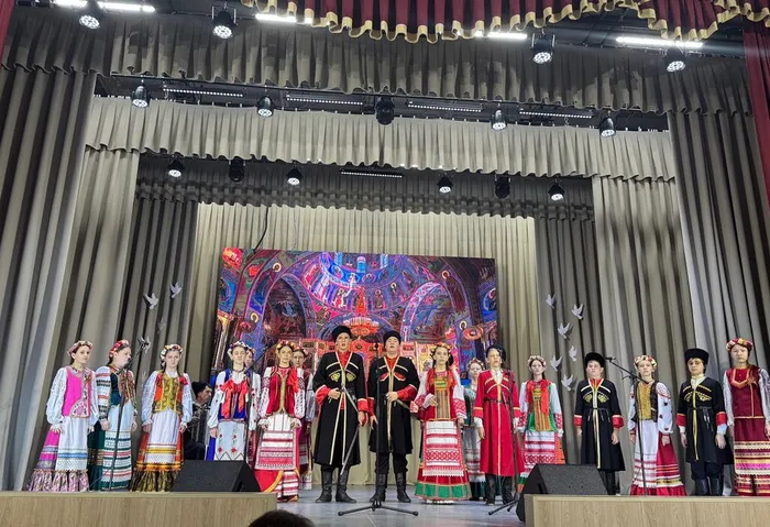 «ПОД НЕБОМ ПОБЕДНОГО МАЯ»