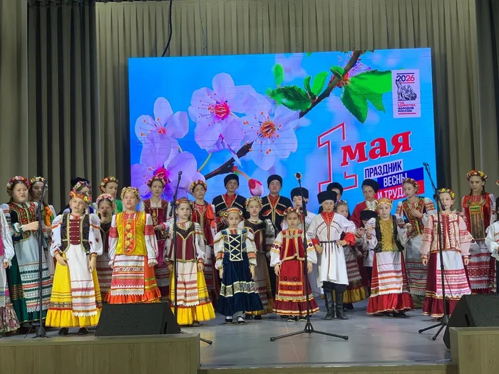«ОТ ВСЕЙ ДУШИ — С ПЕРВОМАЕМ!»